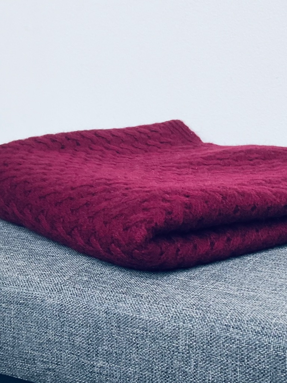 NWOT Lusso NY 100% 2 Ply Cashmere Pointelle Infinity Scarf Burgundy / Wine